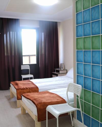 2 twin beds