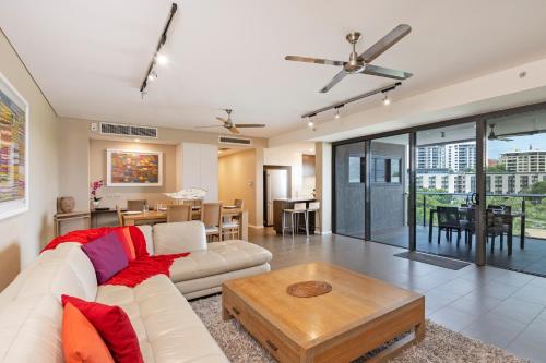 Darwin Waterfront Luxury Suites - Tap to explore photos