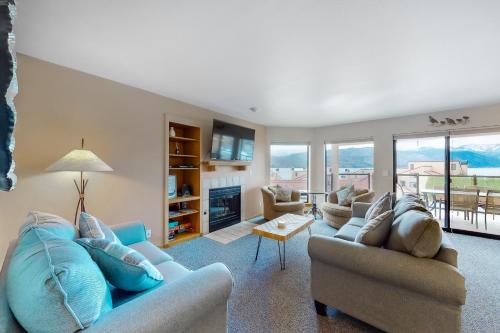 . Lake Chelan Shores Shore Serenity 19-3