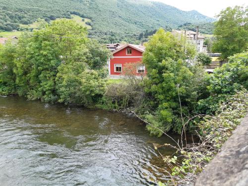  Precioso chalet ideal para descansar, en familia. in Lastras