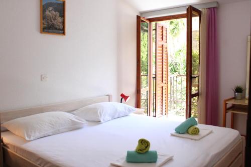 One-Bedroom Apartment image 8