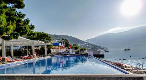 Swimming pool, Carine Hotel Delfin in Bijela