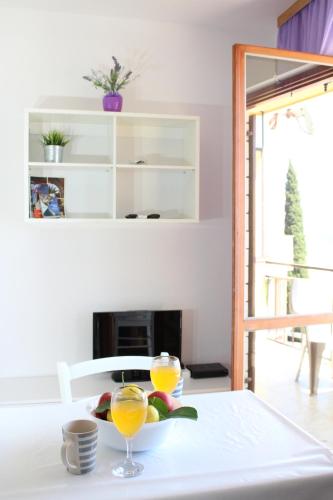 One-Bedroom Apartment with Sea View image 7