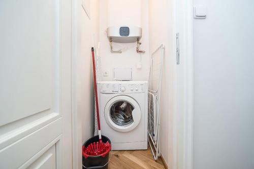 Newly renovated 1-bed apartment at Charles Bridge, Praha (fotografie 9)