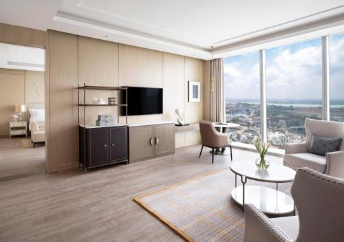 Club Two-Bedroom Suite image 3