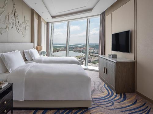 Deluxe Twin Room room in Langham Place Changsha