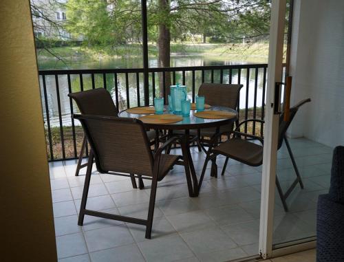 Immaculate and Convenient Villa in Sunny Kissimmee - Two Bedroom #1 - image 2