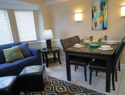 Immaculate and Convenient Villa in Sunny Kissimmee - Two Bedroom #1 - image 5