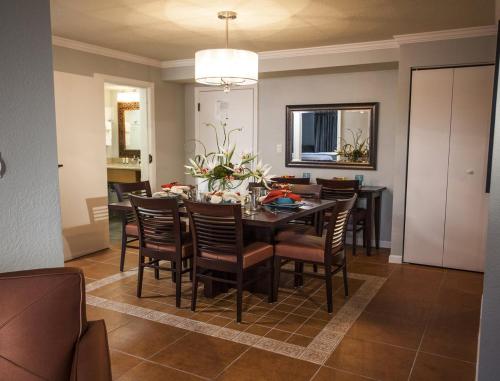 Remodeled Suite with Superb Amenities in Kissimmee - One Bedroom #1 - image 4