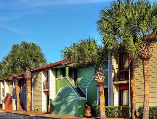 Deluxe Family Condo close to Famous Florida Attractions - One Bedroom #1 - image 2