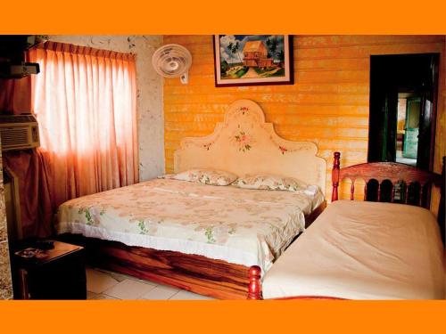 Yellow Moon Guesthouse & Apartments - image 2