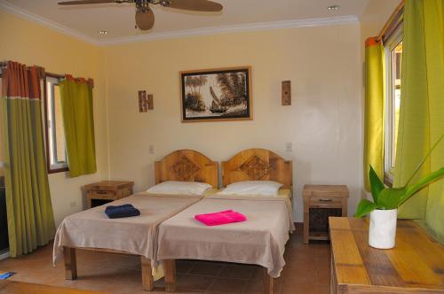 Deluxe Double or Twin Room image 10
