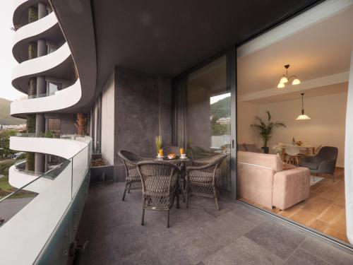 Apartment with Mountain View image 10