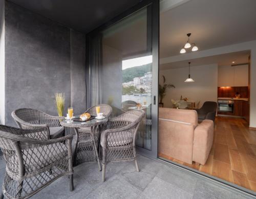 Apartment with Mountain View image 7