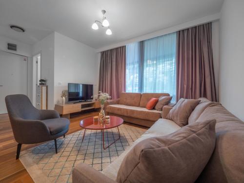 Apartment with Mountain View image 4