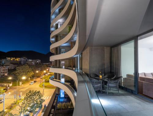 Apartment with Mountain View image 2