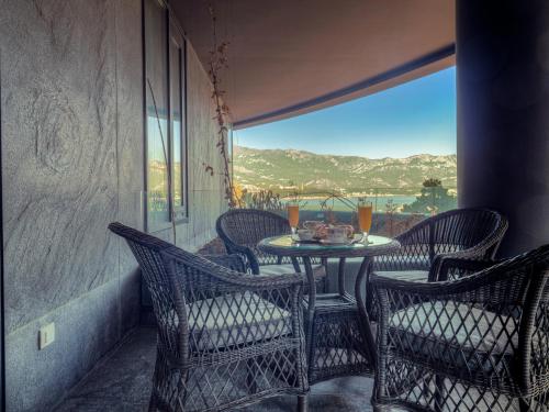 Apartment with Sea View image 2