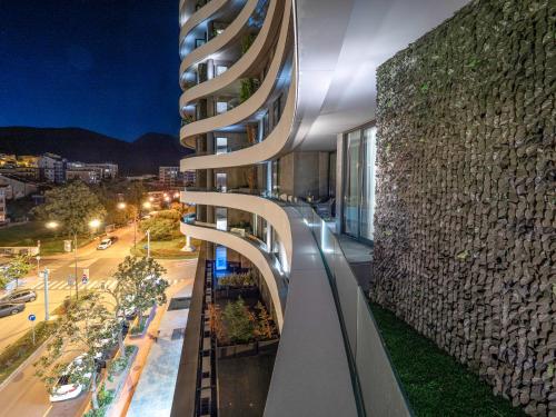 Apartment with Mountain View image 1