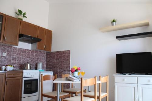 One-Bedroom Apartment with Sea View image 8