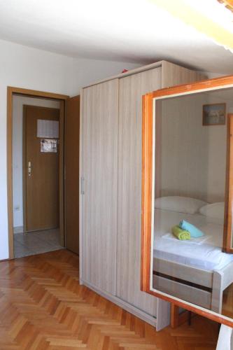 One-Bedroom Apartment with Sea View image 4