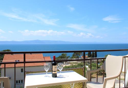 One-Bedroom Apartment with Sea View image 10