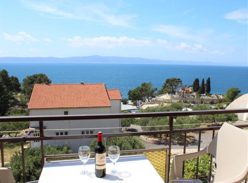 One-Bedroom Apartment with Sea View image 6
