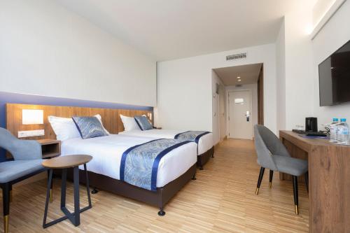 2 twin beds