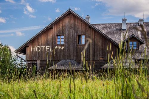 Karczma Regionalna Hotel GOŚCINNA CHATA - Accommodation - Wysowa-Zdrój