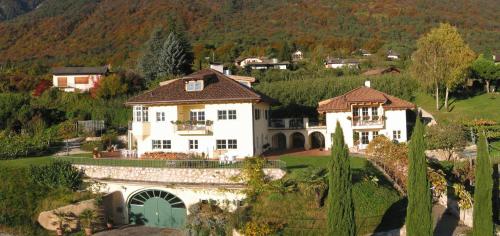  Bioweingut Lieselehof Apartments, Pension in Kaltern