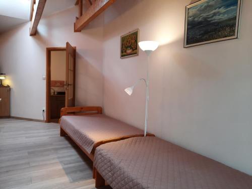 2 bedrooms, 4 beds