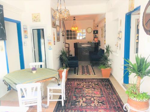 Exterior view, Denizati Pension in Carsi