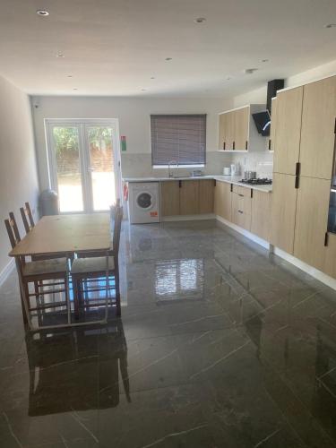 Magee housee gîte à louer Grange Hill Underground Station