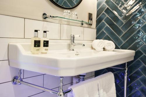 The White Hart Hotel - image 5