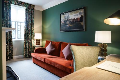 The White Hart Hotel - image 2