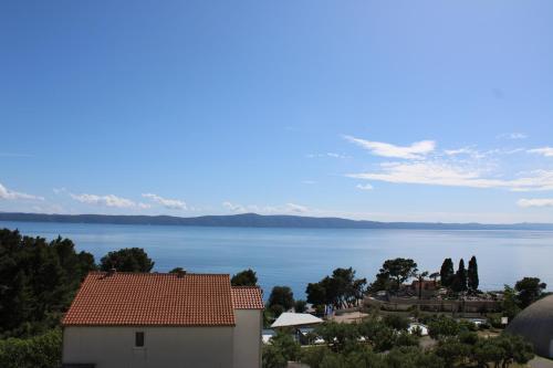 One-Bedroom Apartment with Sea View image 1