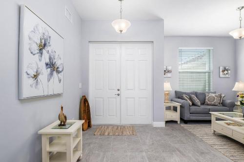 Newly built home with heated pool, close to many amenities - Villa Sandle in Cape Coral, USA