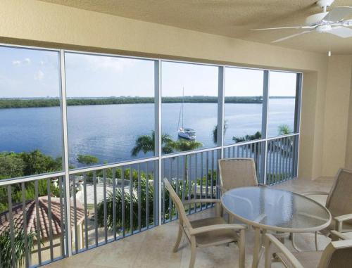 Luxurious Cape Coral Suite with on-site Marina - 5 Nights - One Bedroom #1 - image 3