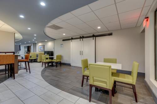 Alexis Inn & Suites