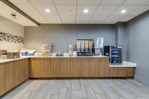 Alexis Inn & Suites