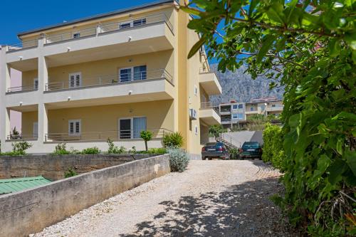 Apartment with big and free private parking