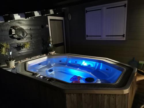 Spa, Bungalow La Perle - Jacuzzi - Piscine in 聖弗郎奈瓦