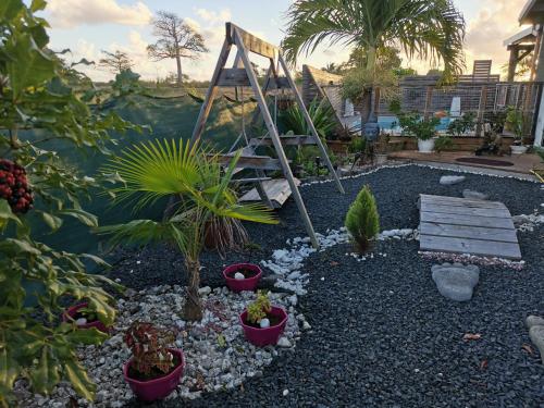 花園, Bungalow La Perle - Jacuzzi - Piscine in 聖弗郎奈瓦