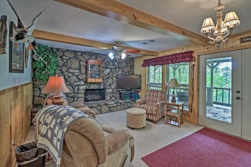 Secluded Edgemont Getaway with Huge Outdoor Deck! - Fairfield Bay