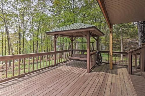 Secluded Edgemont Getaway with Huge Outdoor Deck!