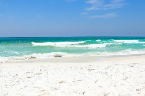 Exceptional Vacation Home in Destin Charms condo - image 2