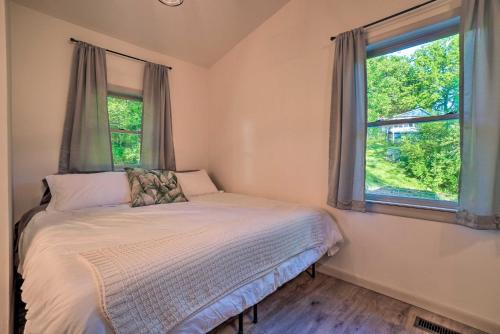 Stunning Lake View Home 22 Mi to Nashville! - image 12