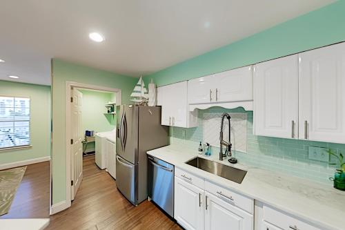 Exceptional Vacation Home in Destin Charms condo - image 7