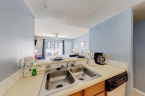 Sugar Beach Condominiums - image 4