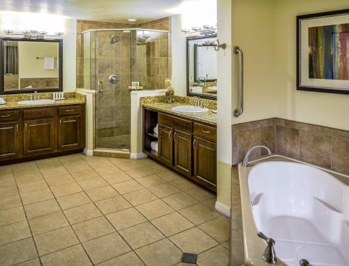 Holiday Villa at Florida's Beautiful Tropical Landscape - Two Bedroom #1 - image 2