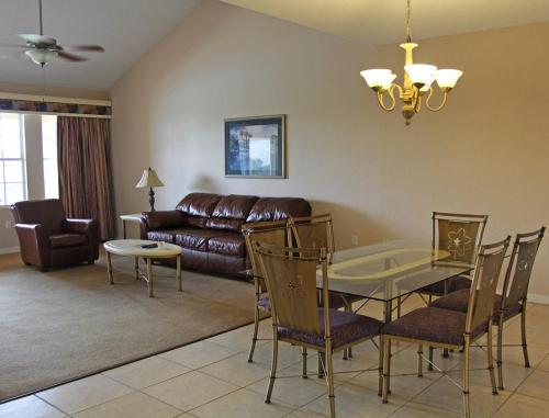 Holiday Villa at Florida's Beautiful Tropical Landscape - Two Bedroom #1 - image 3